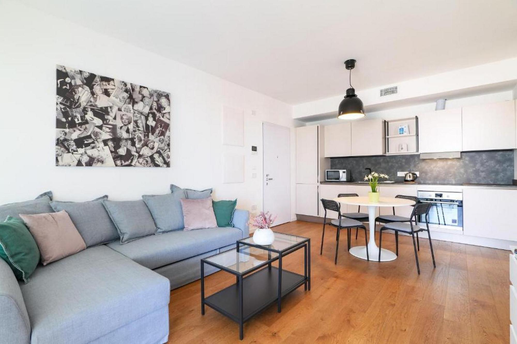 Lovely Terrace Apartment - Porta Romana District Milan Bagian luar foto