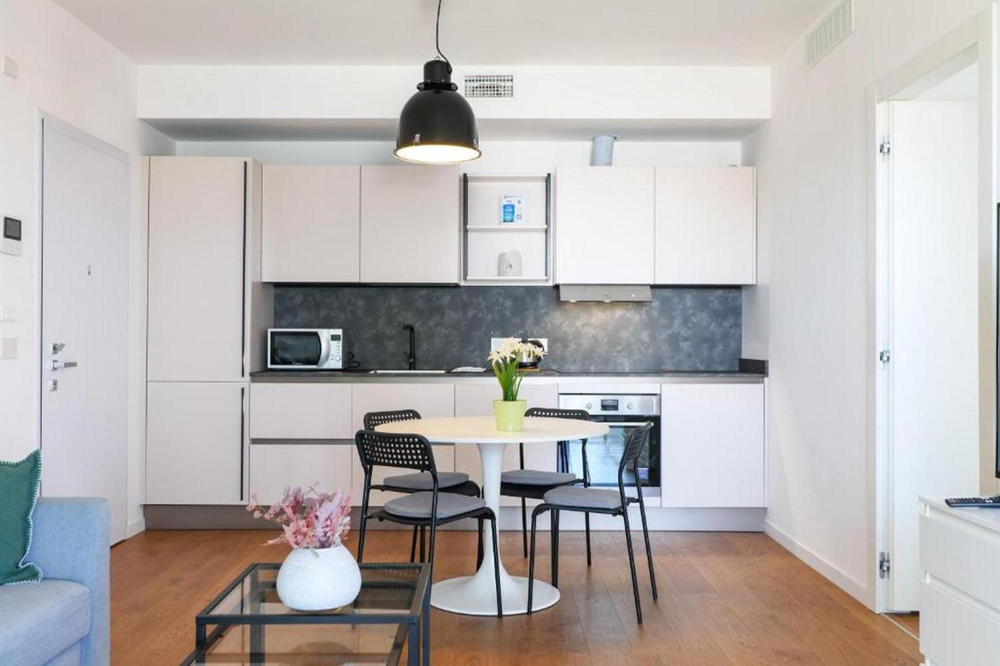 Lovely Terrace Apartment - Porta Romana District Milan Bagian luar foto