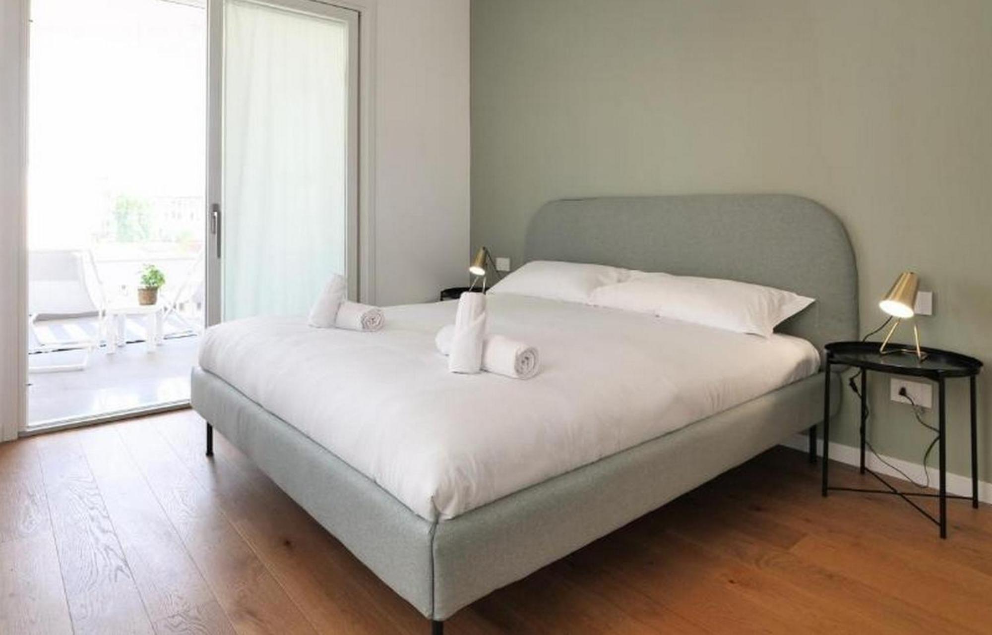 Lovely Terrace Apartment - Porta Romana District Milan Bagian luar foto