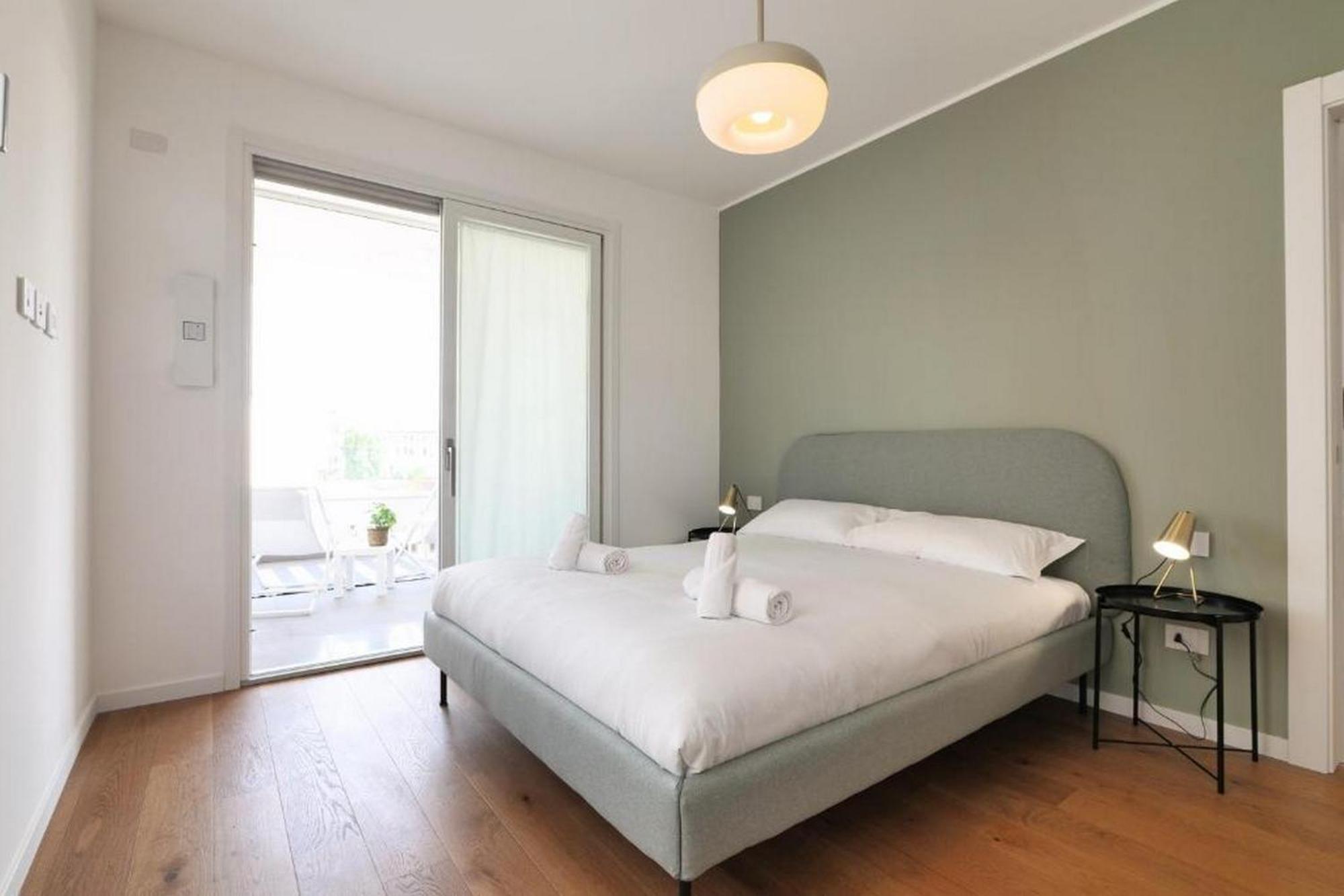 Lovely Terrace Apartment - Porta Romana District Milan Bagian luar foto