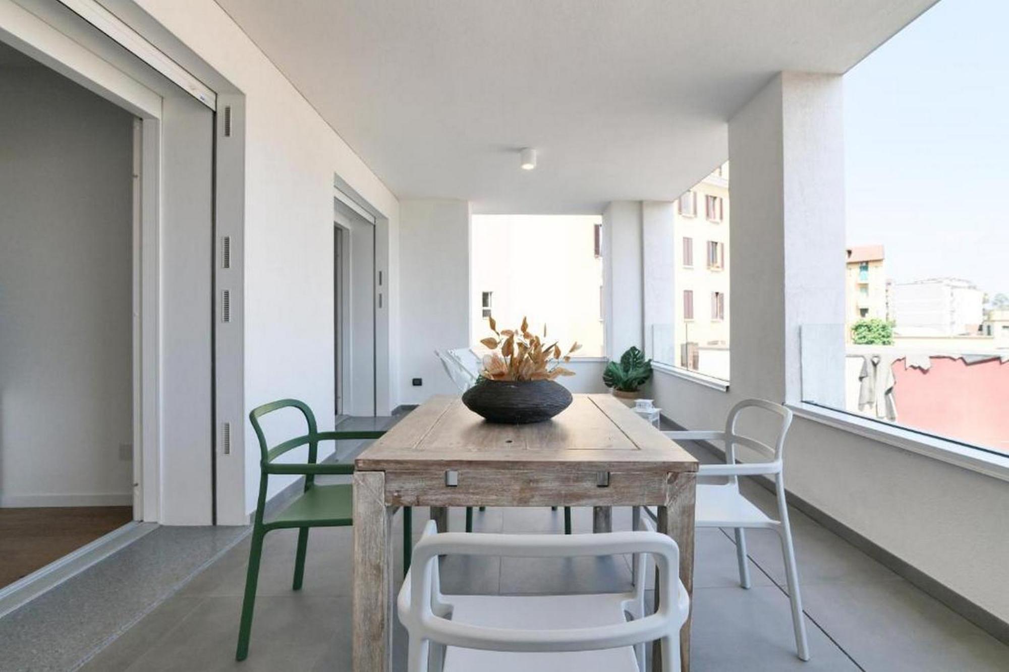 Lovely Terrace Apartment - Porta Romana District Milan Bagian luar foto