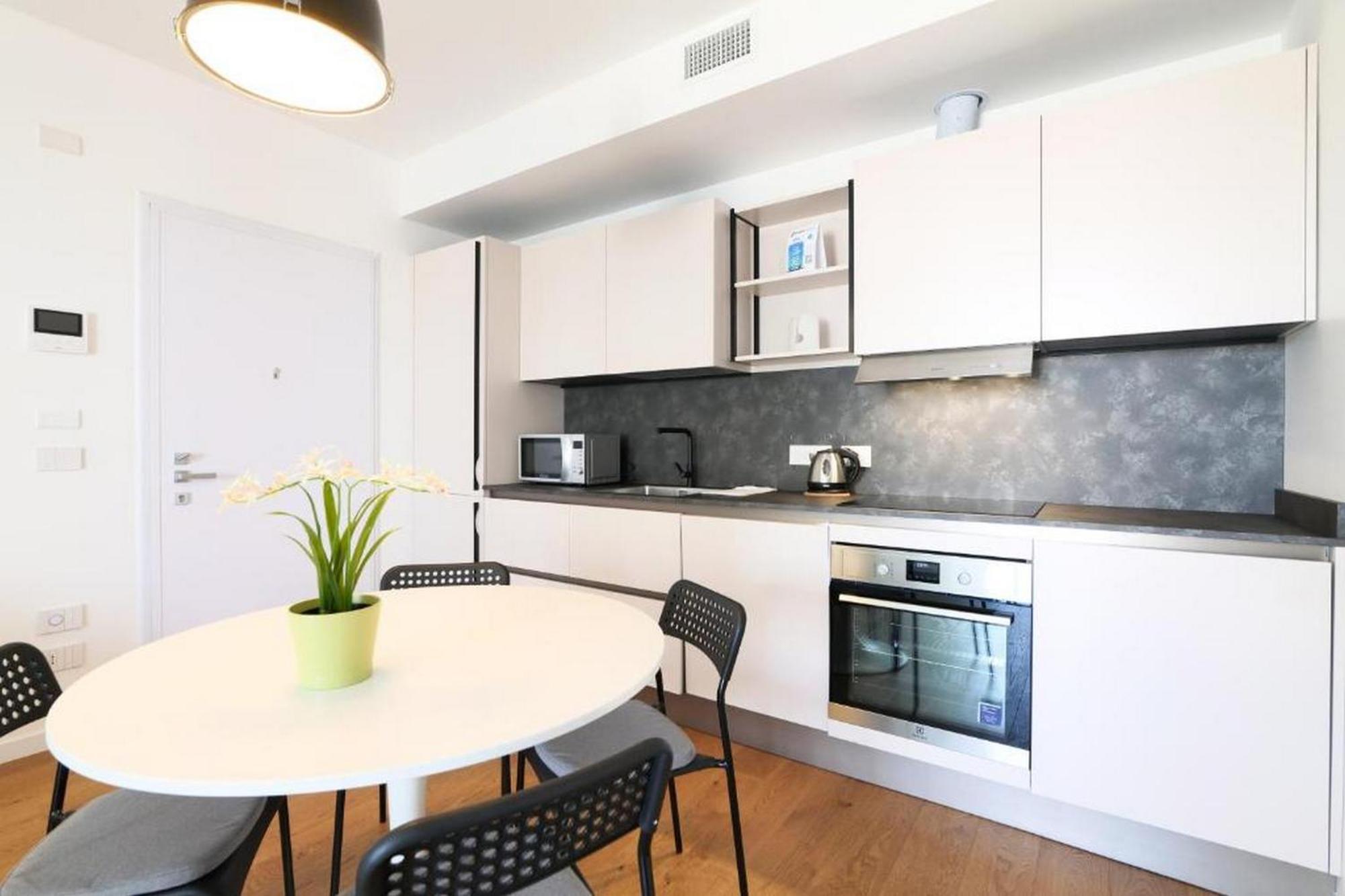 Lovely Terrace Apartment - Porta Romana District Milan Bagian luar foto