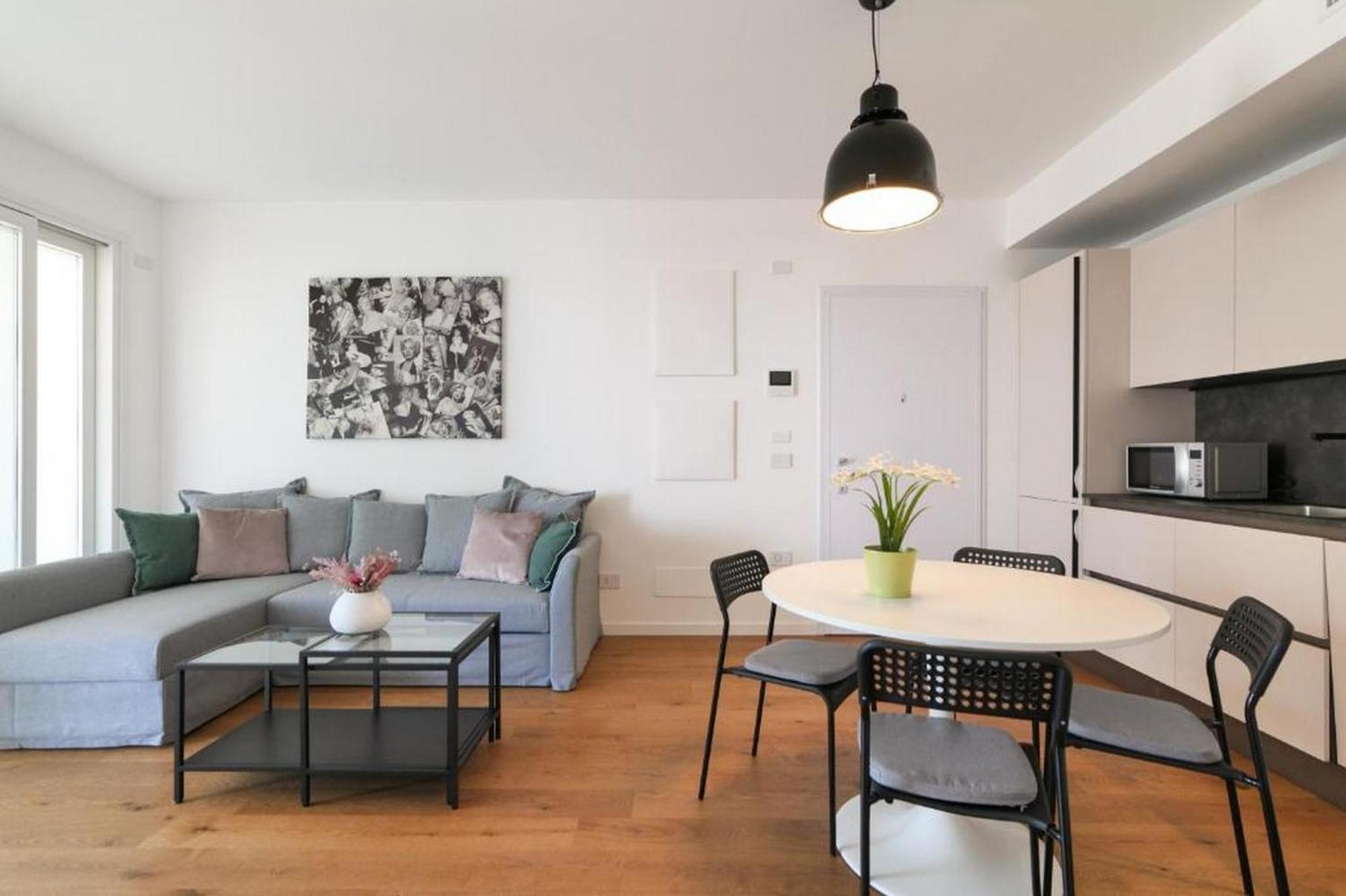 Lovely Terrace Apartment - Porta Romana District Milan Bagian luar foto